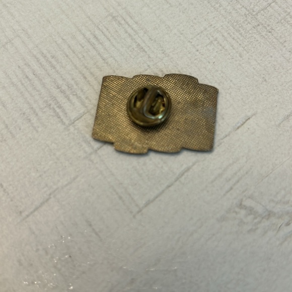 Schlitz beer pin - Picture 2 of 2